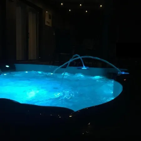 Hébergement de vacances In Mit Whirlpool, Terrasse Und Grill
