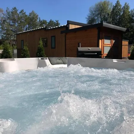 In Mit Whirlpool, Terrasse Und Grill